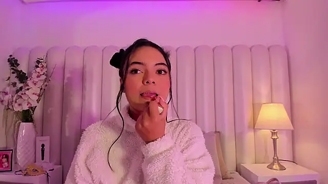 AriaBelles online show from 11, 11, 2025