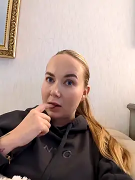 BarbieDolly x online show from 14, 11, 2025