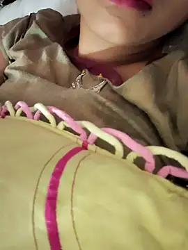 Queen-Bee143 online show from 14, 2, 2026