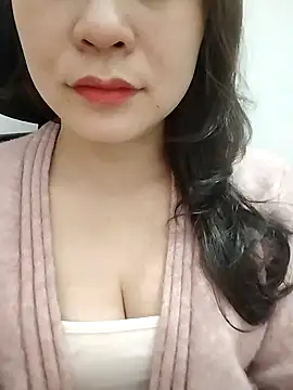 Girl Shy2000 online show from 18, 1, 2026