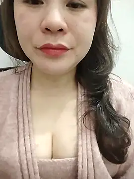 Girl Shy2000 online show from 12, 2, 2026