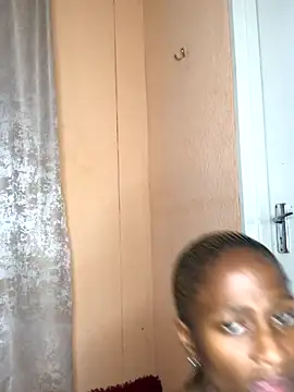 Caramel102004 online show from 25, 9, 2025