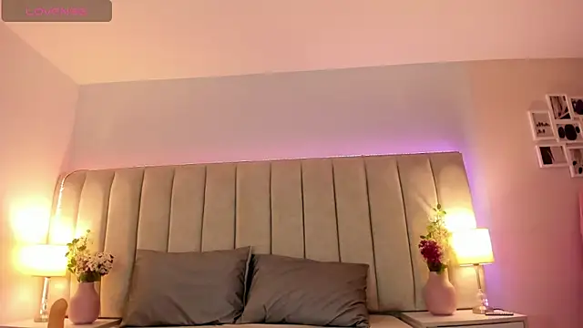 EllaaThorne online show from 27, 10, 2025