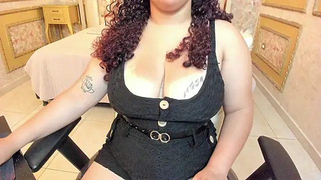 Snapshot of Lizaa_rose chatting on 2, 10, 2025 Lizaa rose online show from 2, 10, 2025
