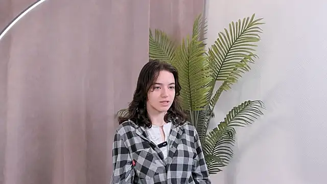TarahCayne online show from 25, 9, 2025