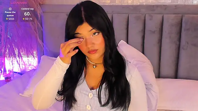 EmmaBlossom online show from 2, 11, 2025