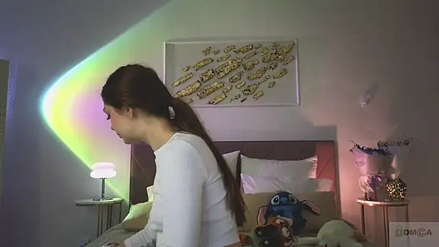 Nicole Broown  online show from 26, 11, 2025