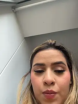 Snapshot of itsdanividarte chatting on 21, 12, 2025 itsdanividarte online show from 21, 12, 2025