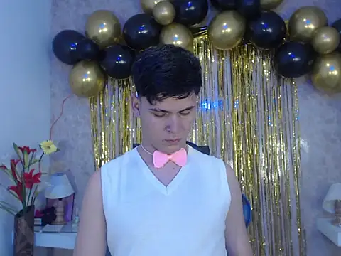 Aaron Foxxx online show from 12, 10, 2025