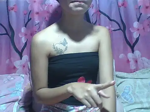 Snapshot of SweetPussie18x chatting on 1, 3, 2026 SweetPussie18x online show from 1, 3, 2026