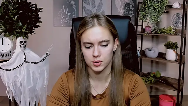 JuneWoods online show from 8, 11, 2025