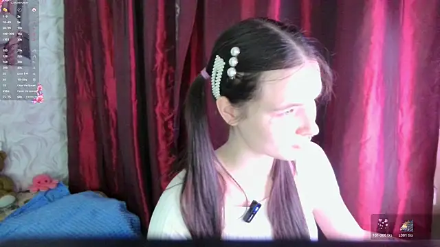 Snapshot of LolaVibe chatting on 10, 11, 2025 LolaVibe online show from 10, 11, 2025