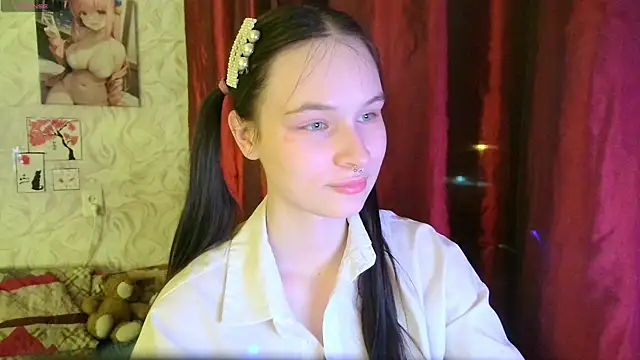 Snapshot of LolaVibe chatting on 12, 11, 2025 LolaVibe online show from 12, 11, 2025