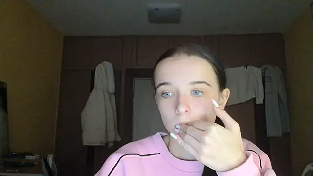 Emilia Light online show from 27, 10, 2025