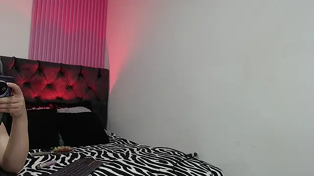 Snapshot of iam_kinky chatting on 27, 10, 2025 iam kinky online show from 27, 10, 2025