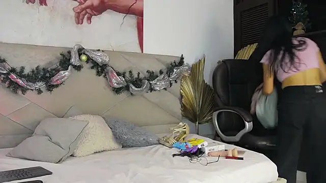 KateValencia online show from 2, 12, 2025