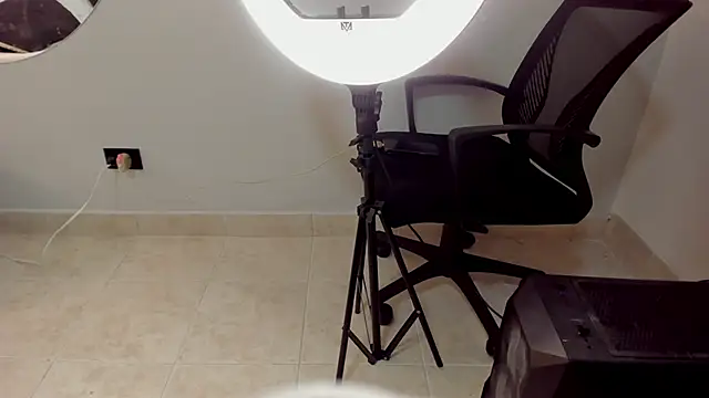 Angelina Roa online show from 14, 10, 2025