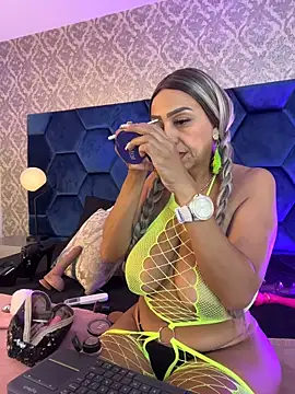 Snapshot of Angelina_Roa chatting on 4, 5, 2026 Angelina Roa online show from 4, 5, 2026