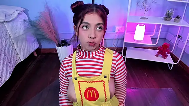 KathiaSaenz  online show from 2, 10, 2025