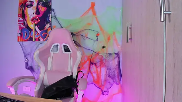 Athenea  fox online show from 28, 10, 2025