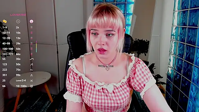 Snapshot of MayWins chatting on 5, 10, 2025 MayWins online show from 5, 10, 2025