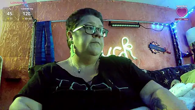 Snapshot of violentviolet68 chatting on 10, 6, 2026 violentviolet68 online show from 10, 6, 2026
