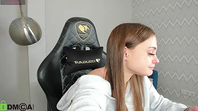 KarinaBroks online show from 2, 12, 2025