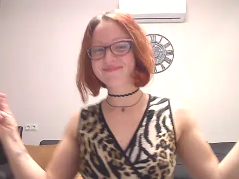 Snapshot of Sweet00Fox chatting on 4, 11, 2025 Sweet00Fox online show from 4, 11, 2025