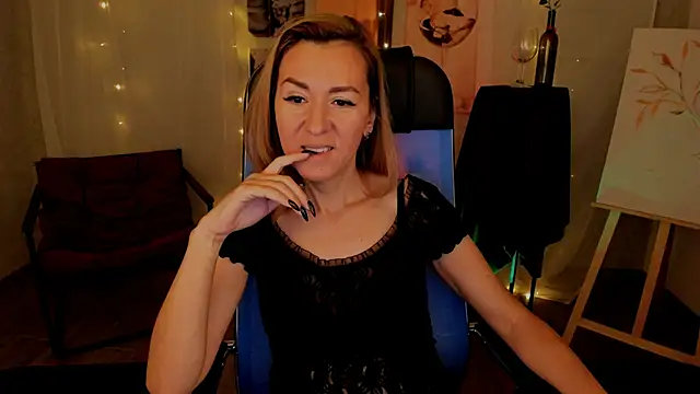 DonnaSmitth online show from 3, 11, 2025