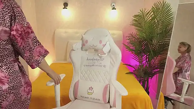 MilfCruze online show from 3, 10, 2025