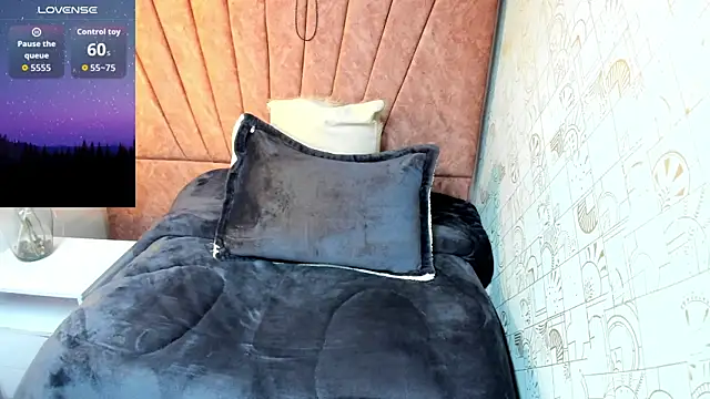 Issa Milf   online show from 17, 10, 2025