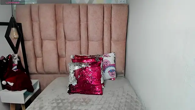 Issa Milf   online show from 14, 4, 2026