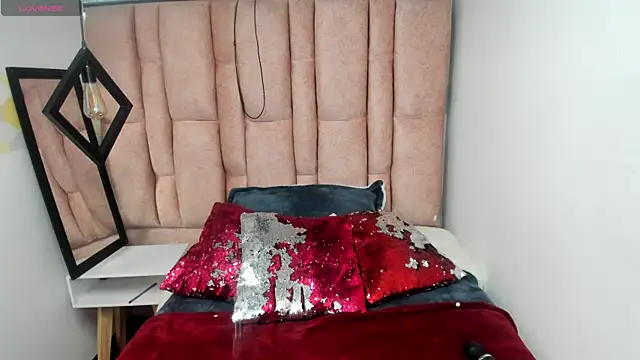 Snapshot of Issa_Milf__ chatting on 28, 4, 2026 Issa Milf online show from 28, 4, 2026