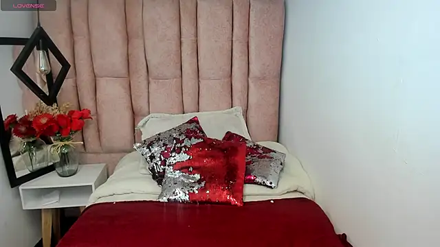 Snapshot of Issa_Milf__ chatting on 15, 6, 2026 Issa Milf online show from 15, 6, 2026