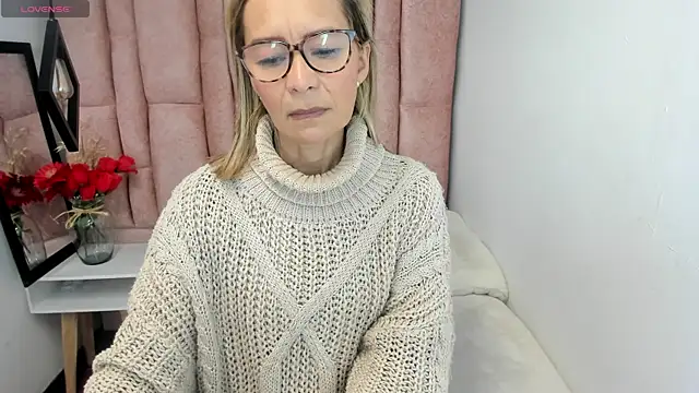 Snapshot of Issa_Milf__ chatting on 20, 6, 2026 Issa Milf online show from 20, 6, 2026