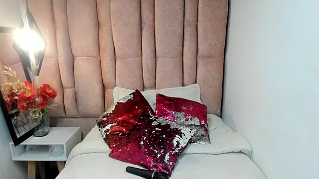 Snapshot of Issa_Milf__ chatting on 8, 7, 2026 Issa Milf online show from 8, 7, 2026