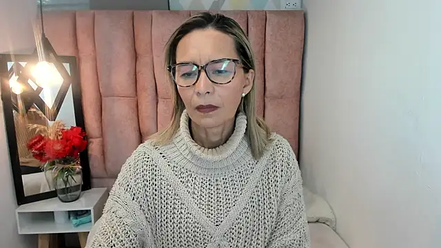 Snapshot of Issa_Milf__ chatting on 23, 7, 2026 Issa Milf online show from 23, 7, 2026