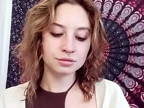 Snapshot of AdalynKiss chatting on 8, 10, 2025 AdalynKiss online show from 8, 10, 2025