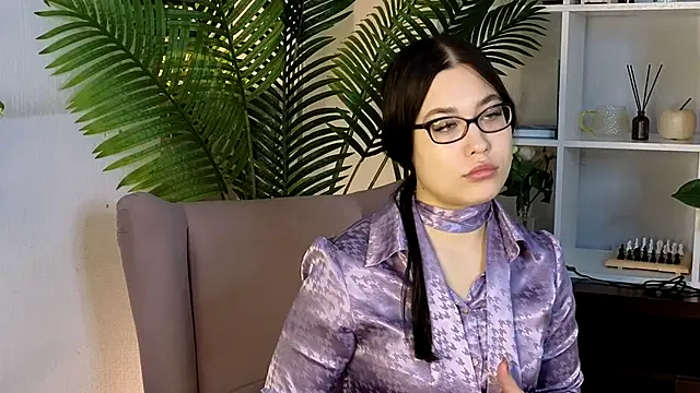 KaylaOzog online show from 30, 9, 2025