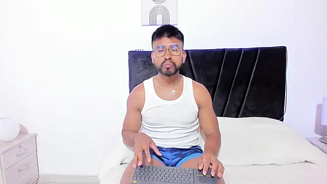 Taylormaccurdy  online show from 4, 11, 2025