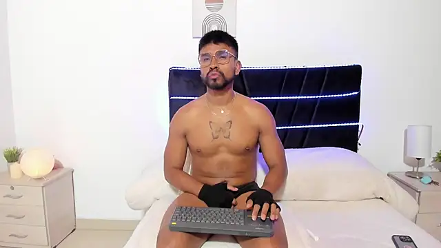 Taylormaccurdy  online show from 6, 11, 2025