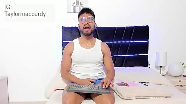 Taylormaccurdy  online show from 19, 1, 2026