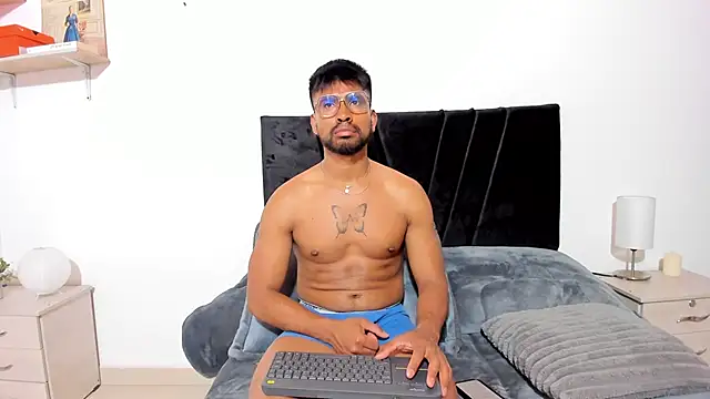 Taylormaccurdy  online show from 28, 2, 2026