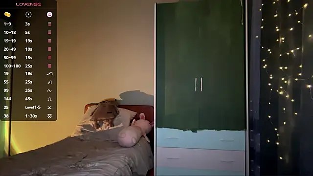 EmiIyKitty online show from 19, 12, 2025