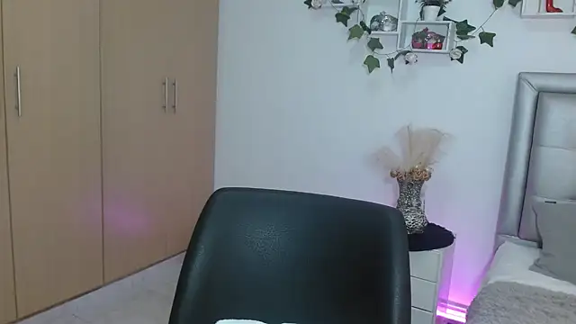 Snapshot of mia_star_2 chatting on 5, 5, 2026 mia star 2 online show from 5, 5, 2026