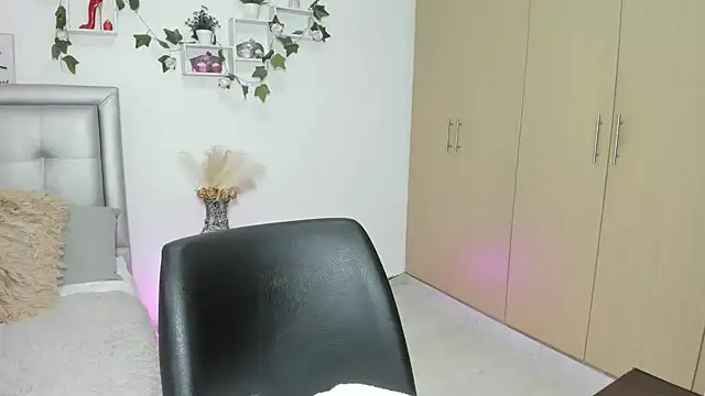 Snapshot of mia_star_2 chatting on 28, 6, 2026 mia star 2 online show from 28, 6, 2026