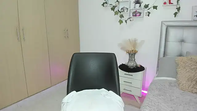 Snapshot of mia_star_2 chatting on 1, 7, 2026 mia star 2 online show from 1, 7, 2026