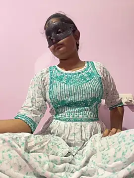 Snapshot of TeluguIshu_teen20 chatting on 4, 11, 2025 TeluguIshu teen20 online show from 4, 11, 2025