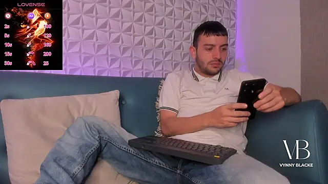 VynnyBlacke  online show from 13, 11, 2025