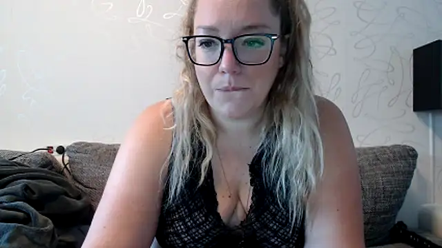 KittyClit online show from 11, 11, 2025